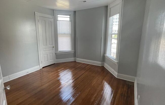 1 bed, 1 bath, $650, Unit Apt #2