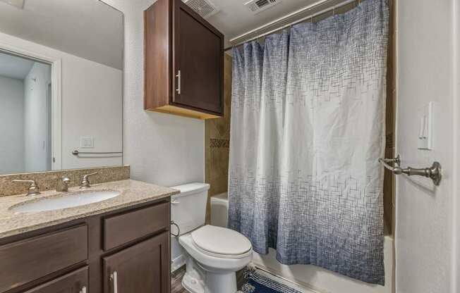 Full Bathroom at Platinum Castle Hills, Lewisville