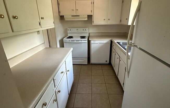 3 beds, 1 bath, $1,400