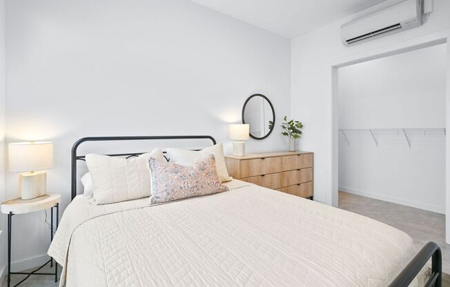 1 bed, 1 bath, 703 sqft, $1,750, Unit 215