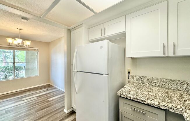 Beautiful 3B 2BA Condo in Eastlake w/ AC and Laundry!