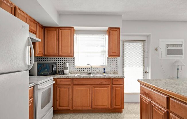 1 bed, 1 bath, 798 sqft, $1,795, Unit 165