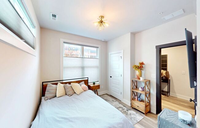 529 W Tremont Avenue