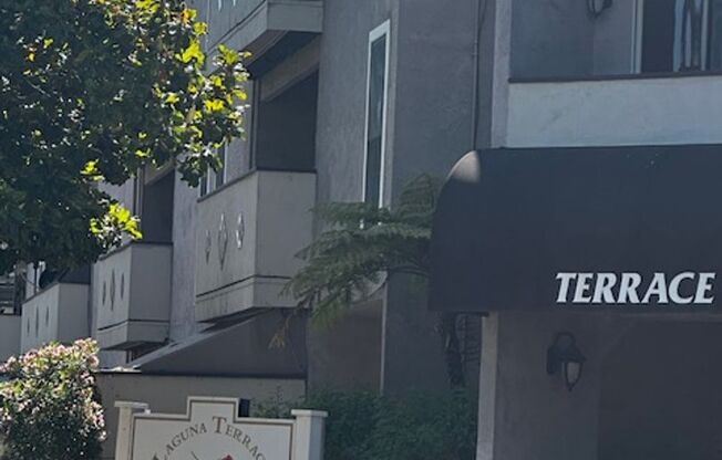 Beautifully remodeled 1 bedroom & 1 bath unit in the heart of Concord