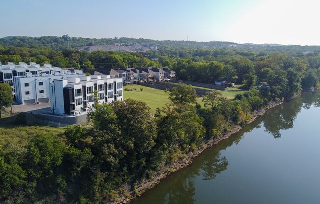3 beds, 3.5 baths, $3,000, Unit Unit 12