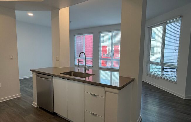 Studio, 1 bath, 668 sqft, $2,580, Unit 408