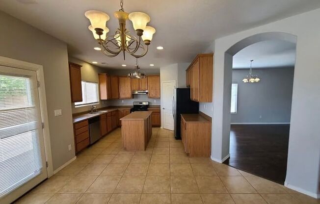 Large 3 BR 3BA Home 2950  sqft plus Loft