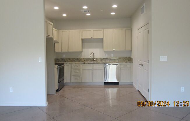 1 bed, 1 bath, 919 sqft, $1,500, Unit B101