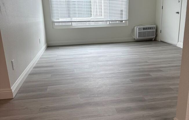 2 beds, 1 bath, 850 sqft, $2,325, Unit 9155-10