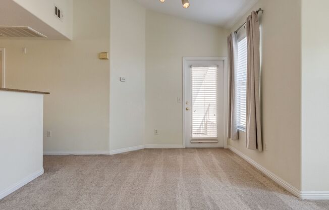 2 beds, 1 bath, $1,750, Unit # 2093