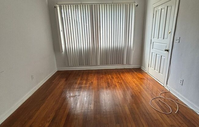 2 beds, 1 bath, $1,350