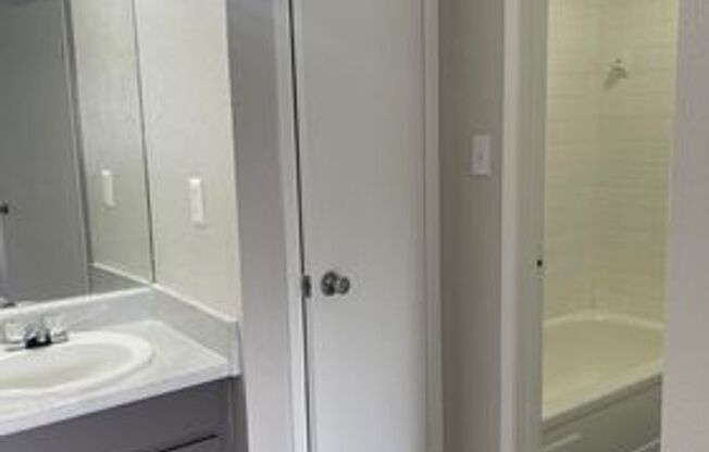 2 beds, 1 bath, 900 sqft, $1,051, Unit 16D