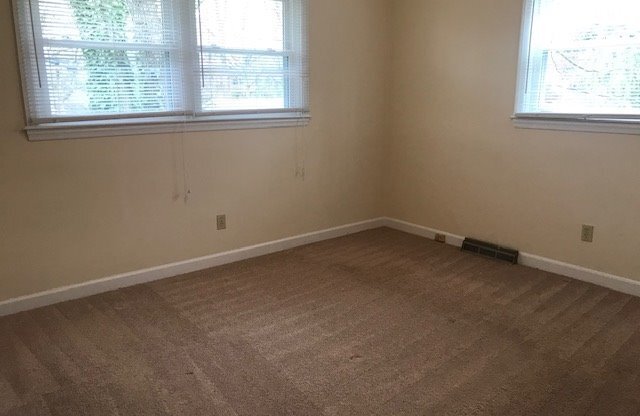 3 beds, 1 bath, $1,400