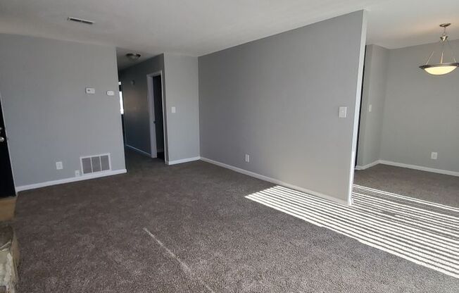 2 beds, 2 baths, 1,100 sqft, $925