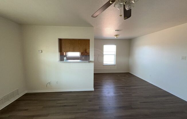 2 beds, 1 bath, $795, Unit 202 Truman Ave W. Unit C