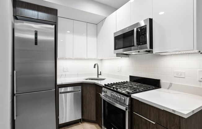 3 beds, 1 bath, 524 sqft, $2,200, Unit 1552-3E