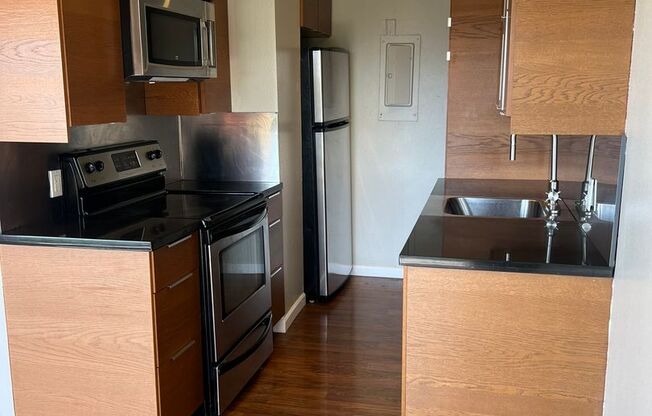 1 bed, 1 bath, 646 sqft, $1,450, Unit 704