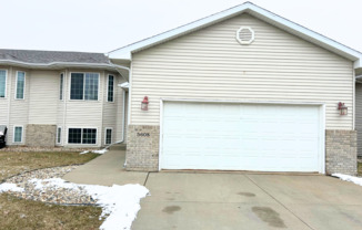 Spacious 4-Bedroom Townhome with Modern Comforts in Sioux Falls!