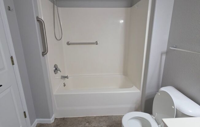 1 bed, 1 bath, 869 sqft, $1,465, Unit 1602-103