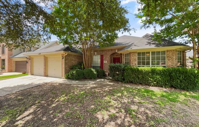 Spacious 4-Bedroom Home with Dual Master Suites in Prime Fort Worth Location!