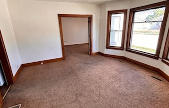 2 beds, 1 bath, $1,100, Unit 3117 Marshall Ave