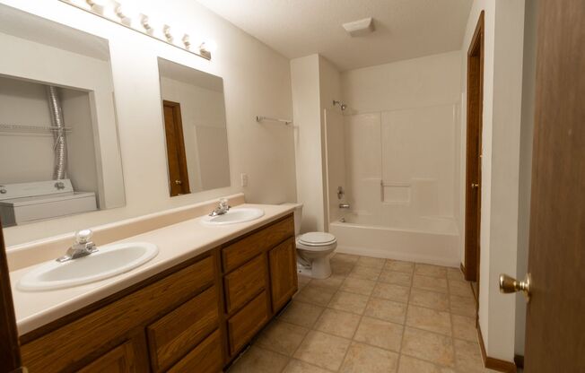 2 beds, 1.5 baths, $1,100, Unit D