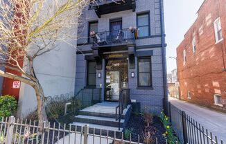 CoHi - Spacious One Bed with Den and Parking Spot