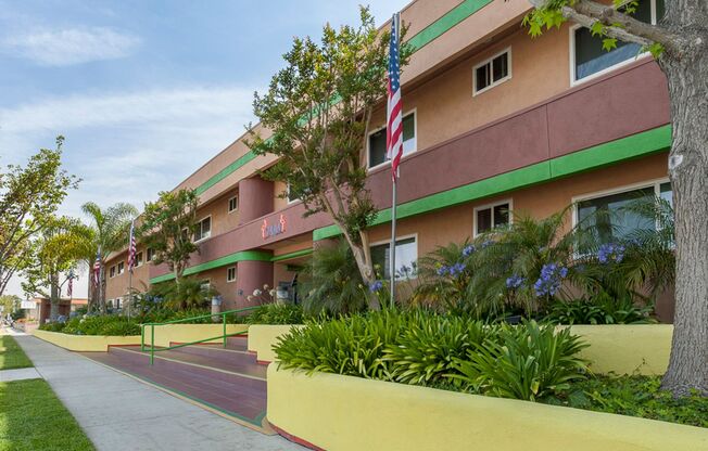 2 beds, 1 bath, 651 sqft, $2,350, Unit # 046