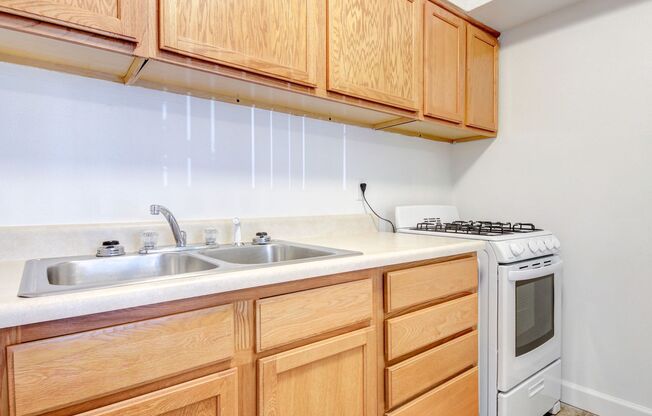 2 beds, 1 bath, 850 sqft, $937, Unit 1E