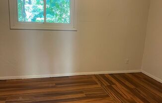 3 beds, 1 bath, $750