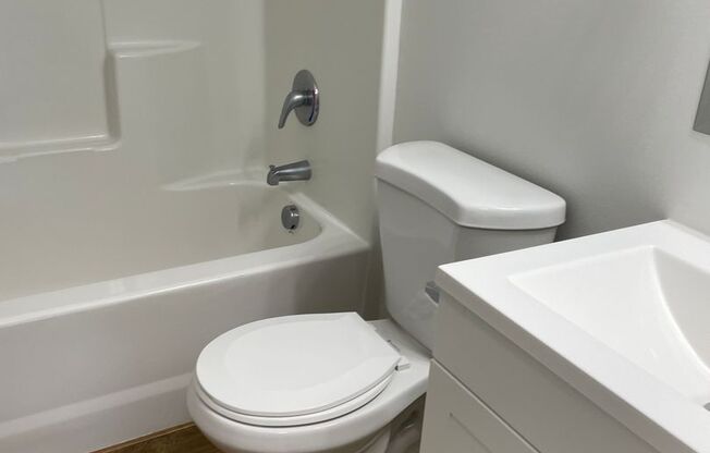 3 beds, 2.5 baths, 1,350 sqft, $1,550, Unit B6