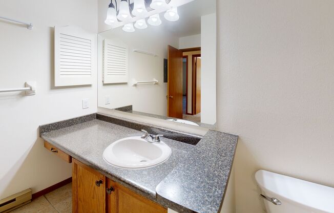 2 beds, 1 bath, 980 sqft, $1,760, Unit 7722CF