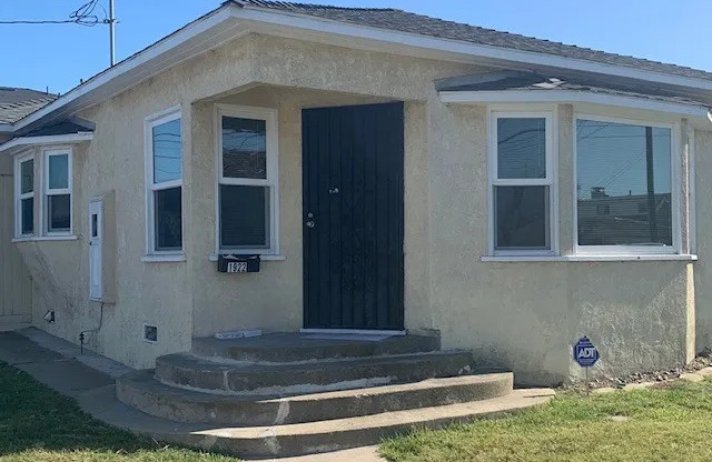 1922 ROCKEFELLER LN