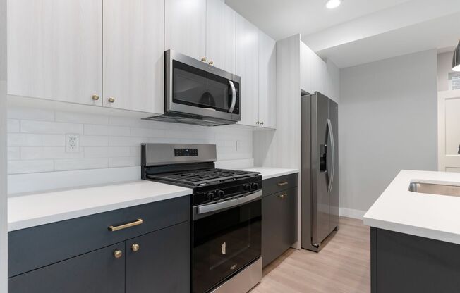 3 beds, 3.5 baths, $3,995, Unit 1248 Josephine St