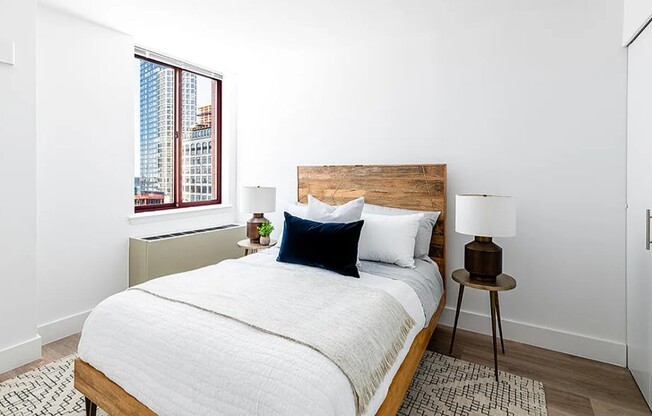 435 W 35 ST