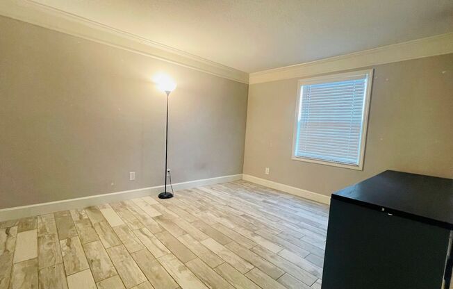 2 beds, 1 bath, $1,500