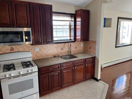 3 beds, 2 baths, $3,250