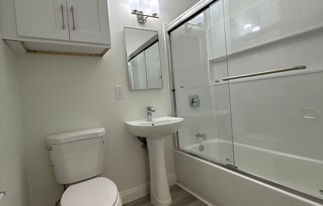 2 beds, 1 bath, 850 sqft, $2,325, Unit 9155-10