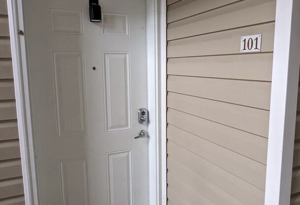 2 beds, 2 baths, 994 sqft, $1,475, Unit E101