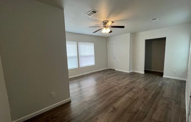 3 beds, 1.5 baths, $1,525