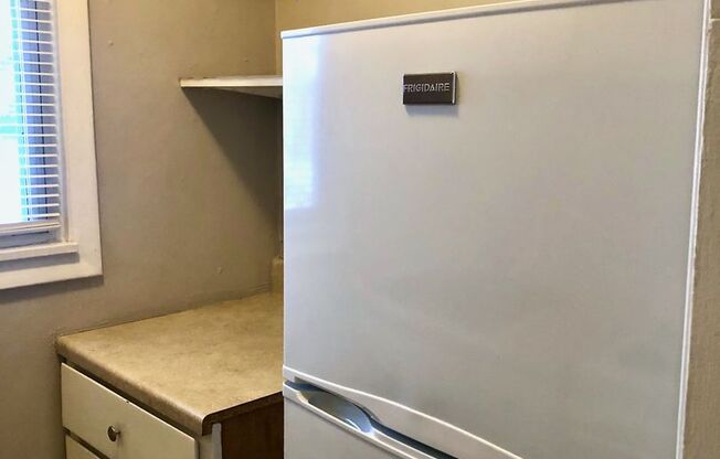 *** Modern & Charming Apartment in East End * Walk to Frick Park * Renovated * Available Now * our Today ***
