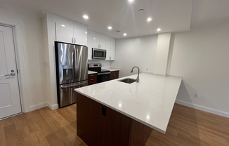 1 bed, 1 bath, 870 sqft, $3,135, Unit 331