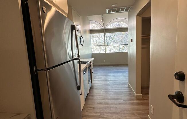 Studio, 1 bath, 425 sqft, $1,750, Unit 302