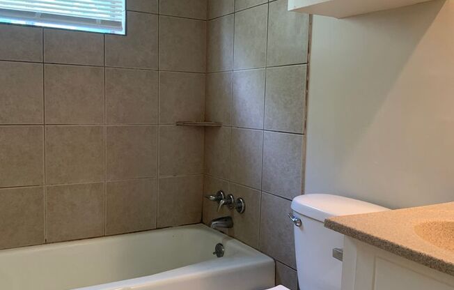 2 beds, 1 bath, 700 sqft, $880, Unit 9147