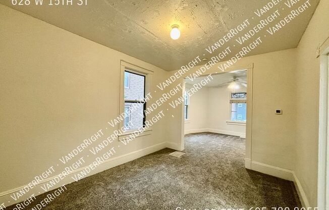 628 W 15 ST