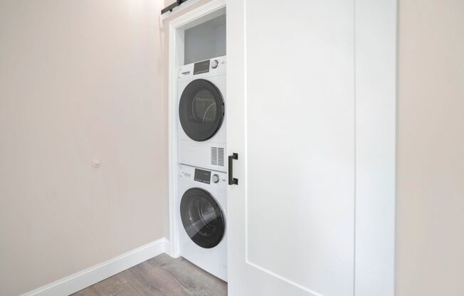 2 beds, 1 bath, 1,050 sqft, $2,800, Unit 74-6