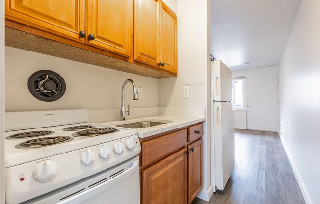 1 bed, 1 bath, 423 sqft, $1,295, Unit 01