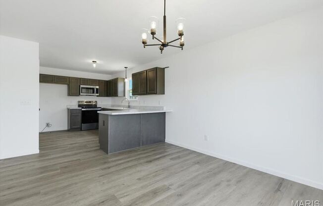 3 beds, 3 baths, 1,323 sqft, $2,400, Unit Rivers Edge Dr - 179