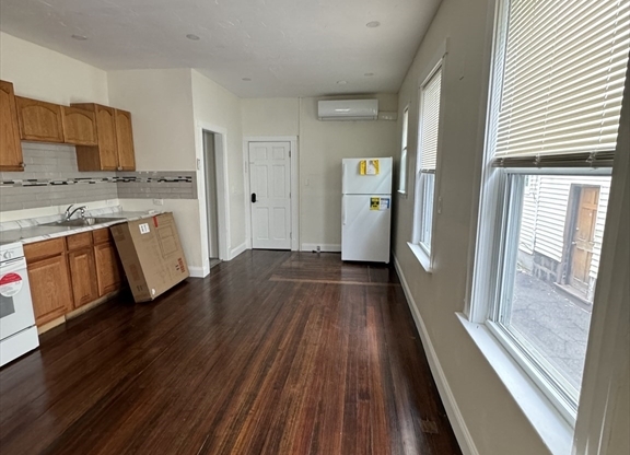 3 beds, 1 bath, 1,100 sqft, $3,000, Unit 1