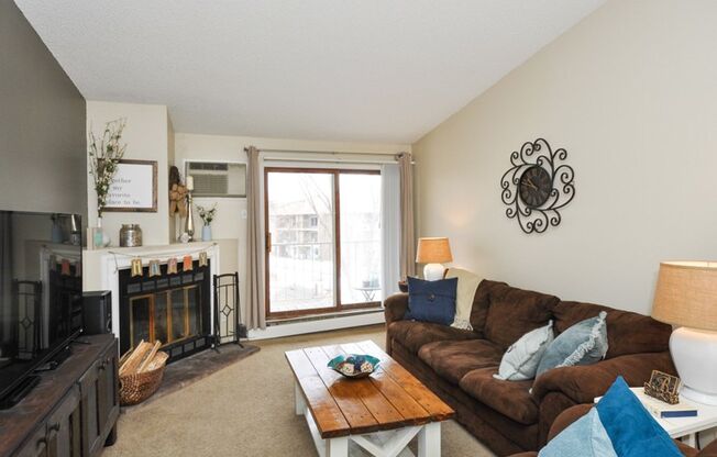 2 beds, 2 baths, 976 sqft, $1,495, Unit 3900123PR